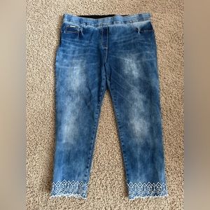 Coco + Carmen capri jeans. Size XL. LIKE NEW. Non smoking home